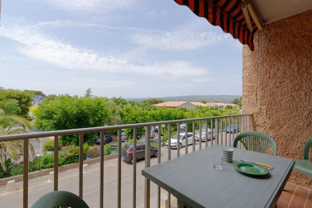 St-Cyr - Studio Avec Balcon, Vue Mer Et Proche Plage Lägenhet Saint-Cyr-sur-Mer Exteriör bild